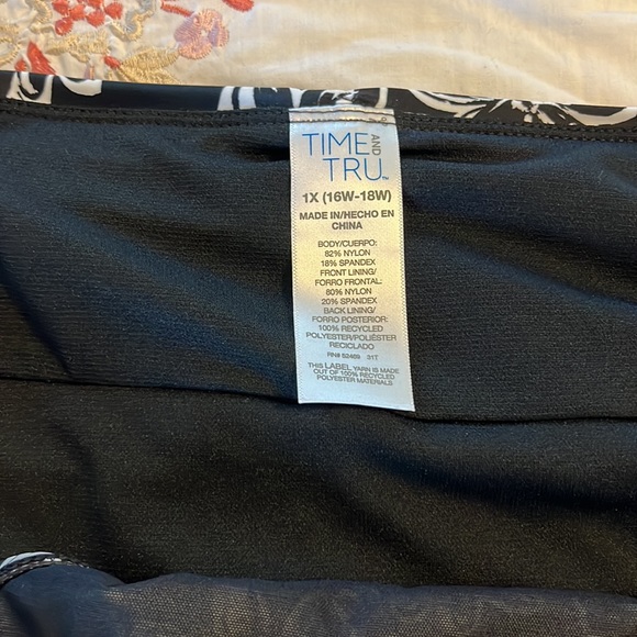 Time and Tru Women’s Mid-Ruse Bikini Swimsuit Bottom Floral Prints Size 1X - Picture 8 of 12